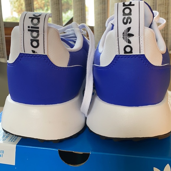 Adidas brand never worn men size 11 - Picture 5 of 5